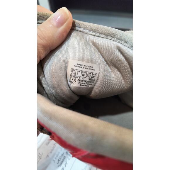 913.  Reebok Girls Sneakers Sized 7 1/2 Basketball shoes - Picture 5 of 8